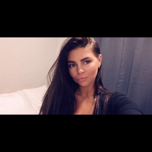 Meet your Posher, Ambyre - Picture 1 of 1